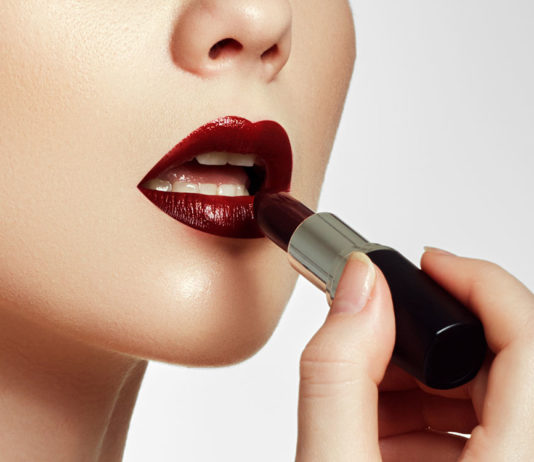 How to apply lipstick on dark lips