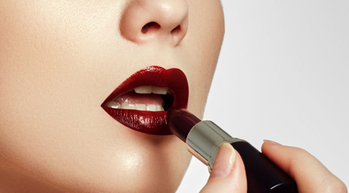 How to apply lipstick on dark lips