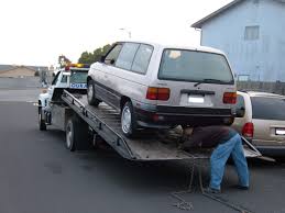 Hiring the right Tow Truck after a car accident or breakdown