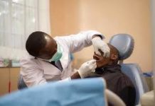 How to choose the best dental implant specialist