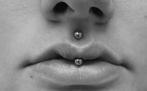 unembellished lip medusa piercing