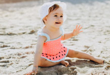 How to choose baby swimwear
