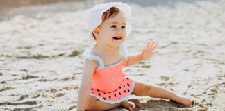 How to choose baby swimwear