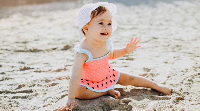 How to choose baby swimwear