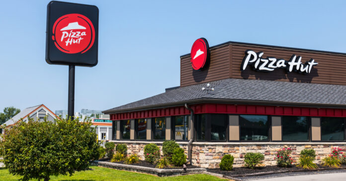 IS PIZZA HUT OPEN ON LABOUR DAY