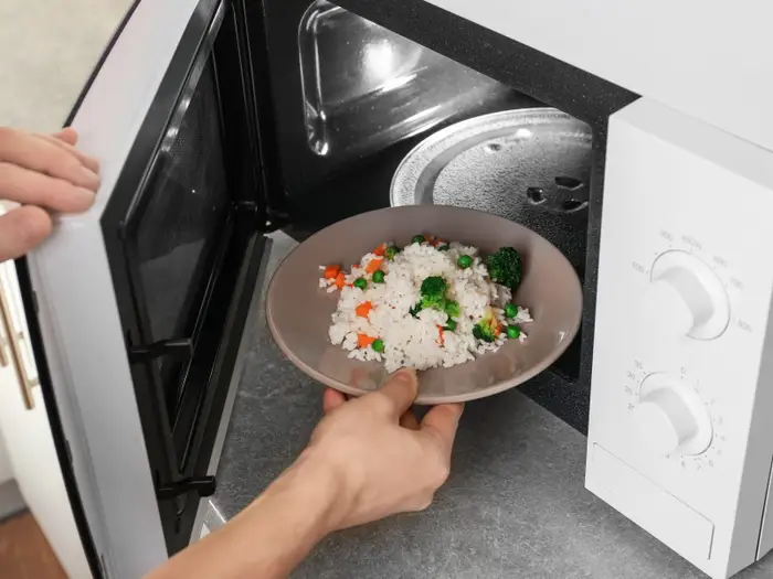 can you microwave paper plate